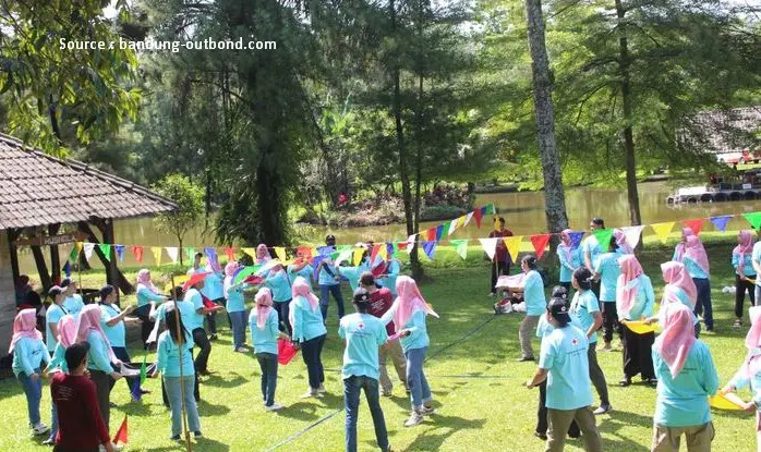 Foto event kantor dengan booth Seroet